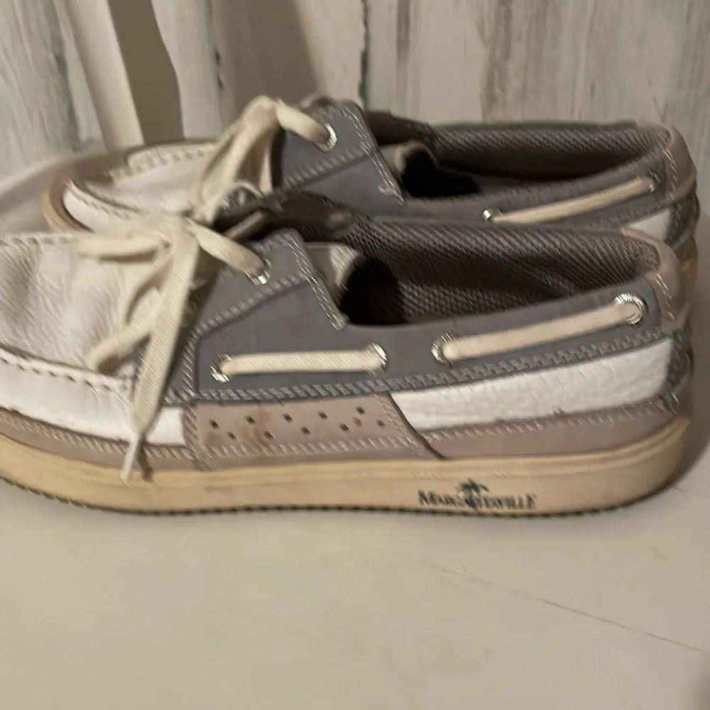 B5- Mens size 9 Margaritaville deck boat shoes